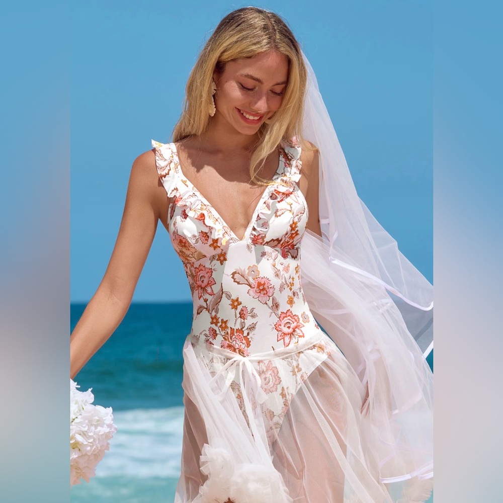 Cupshe Sunset Paisley Ruffled Trim One-Piece Swimsuit - Picture 4 of 6